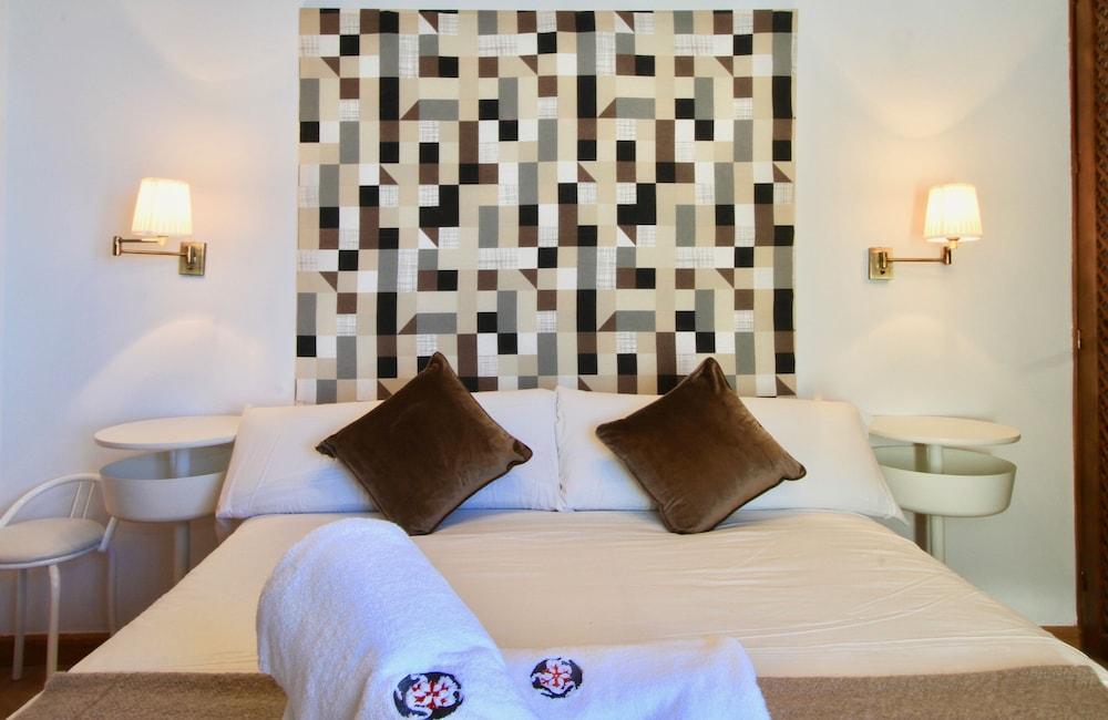 Apartment Inside Plaza